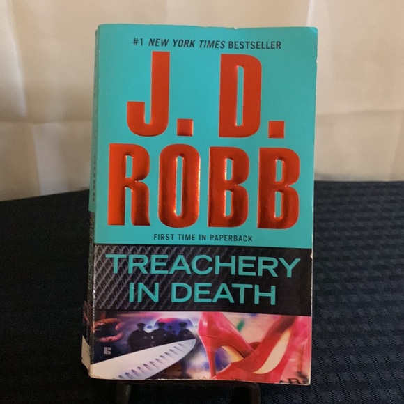 TREACHERY IN DEATH By J D Robb Paperback 372 Pages EUC - Picture 1 of 7